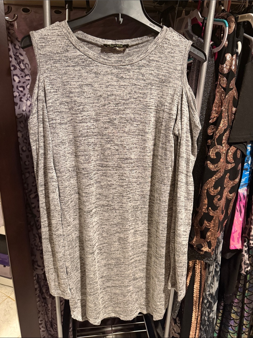 Gray Cold-Shoulder Long Sleeve Knit Top